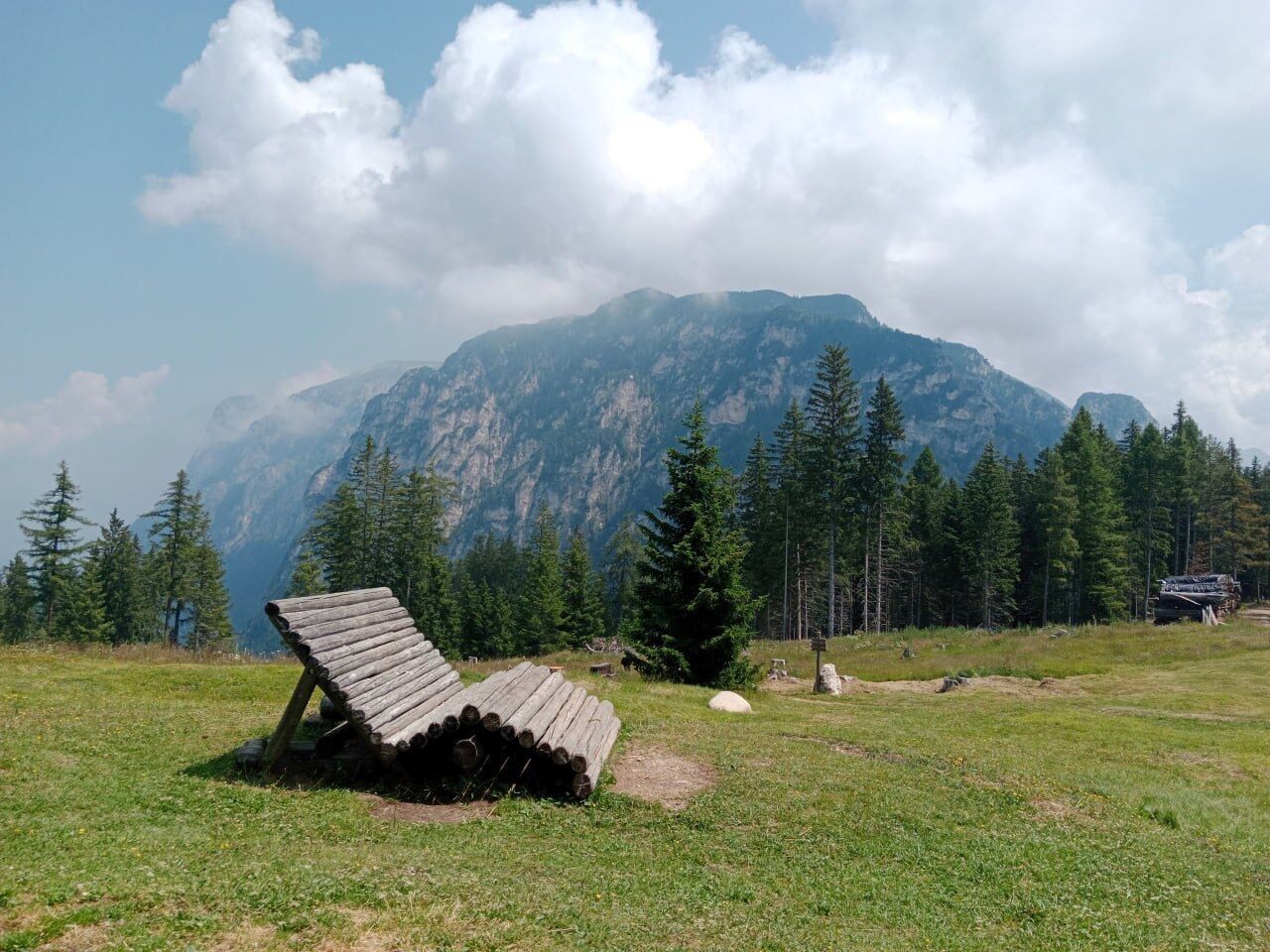 Bergwiese als ruhiges Bild zur Gesprächsgruppe